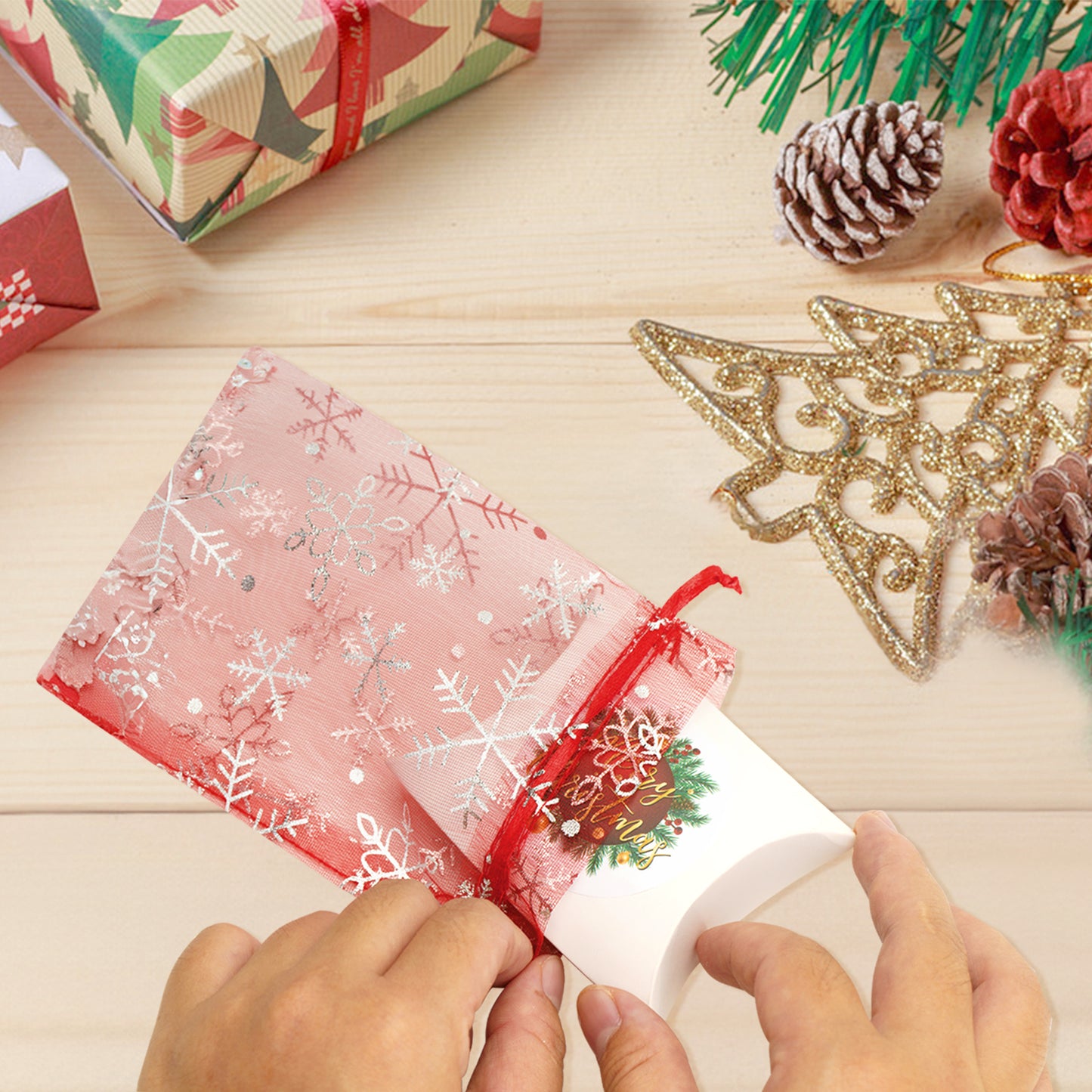 G2PLUS Christmas Drawstring Organza Bags, 50PCS Snowflake Organza Gift Bags, Red Christmas Organza Bags 4x6, Mesh Sheer Organza Pouches, Xmas Winter Holiday Organza Bags for Jewelry, Candy, Goodies