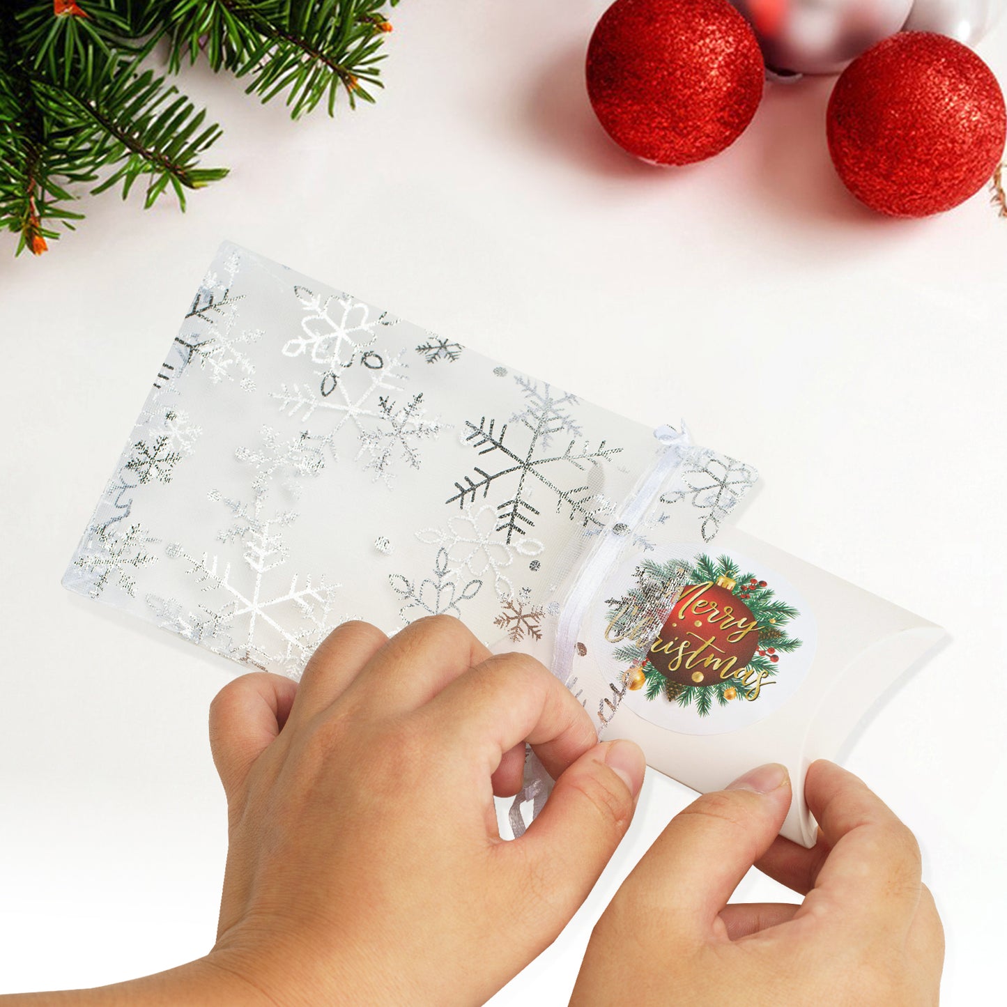 G2PLUS Christmas Drawstring Organza Bags, 50PCS Snowflake Organza Gift Bags, White Christmas Organza Bags 4x6, Mesh Sheer Organza Pouches, Xmas Winter Holiday Organza Bags for Jewelry, Candy, Goodies