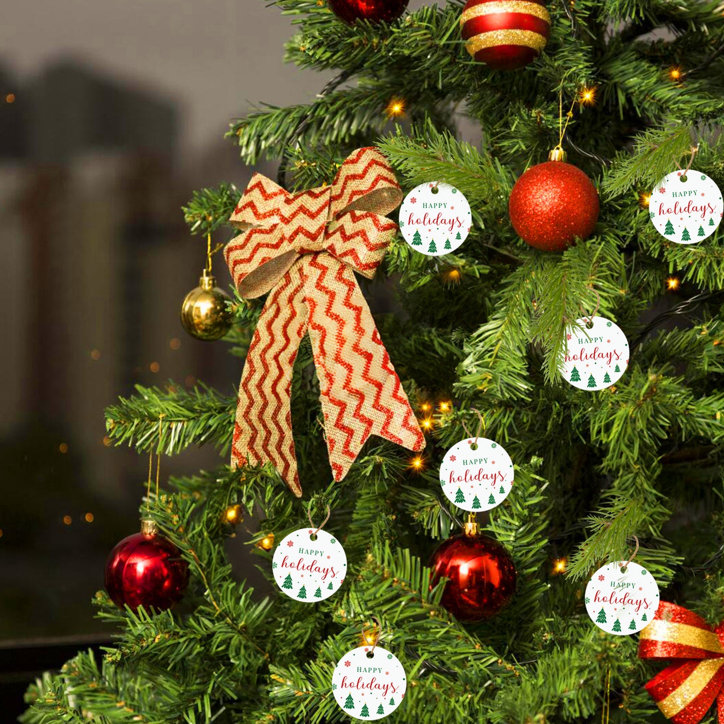 G2PLUS Happy Holiday Tags, 100PCS Christmas Holiday Tags, 2'' Round Holiday Gift Tags, Christmas Tree Paper Gift Tags with String for Xmas Gift Wrapping, DIY Arts & Crafts, Holiday Season Party Favors