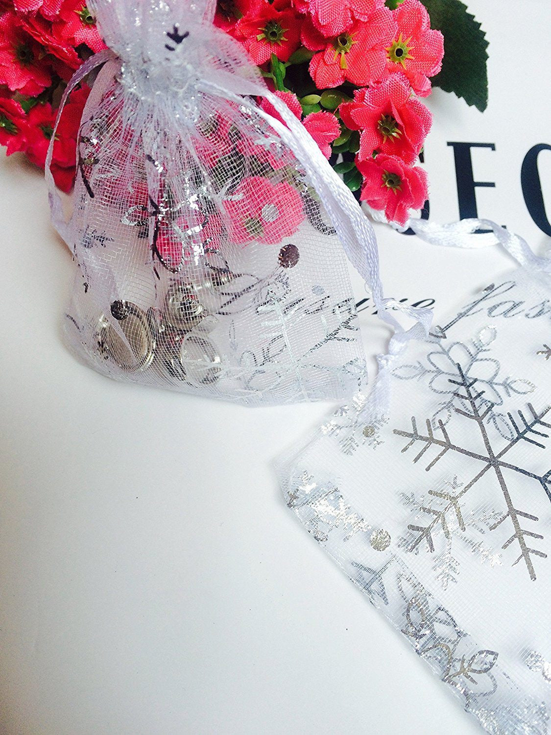 100 PCS 2.7’’ x 3.5’’ Organza Wedding Gift Bags Drawstring Jewelry Pouch Bags Silver White Snowflakes Printed Sheer Party Favor Bags - G2plus